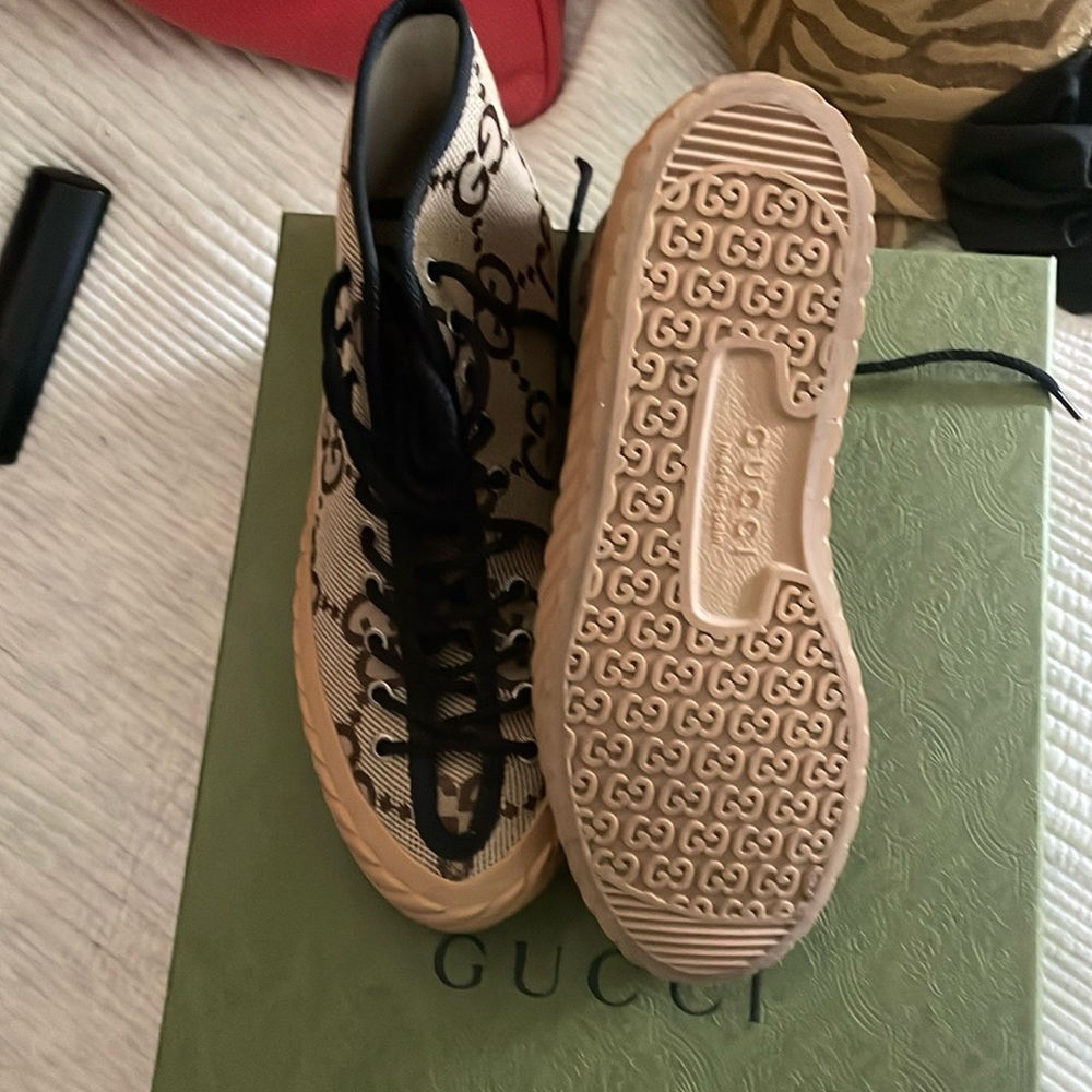 Gucci Canvas Lace up sneaker boot